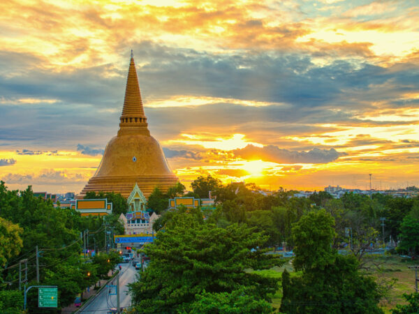Private Transfer: Bangkok to Nakhon Pathom