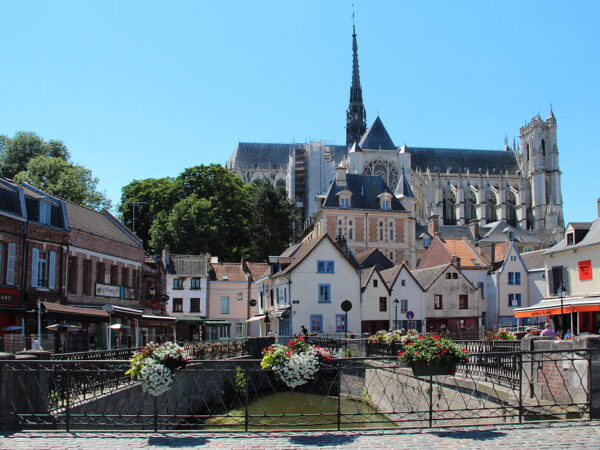 Private Transfer: Amiens to Paris Charles De Gaulle