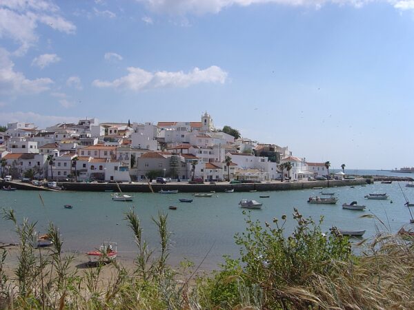 Private Transfer: Lisbon Airport to Ferragudo