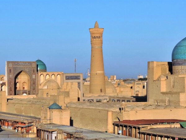 Transfer privado entre Bucara, Uzbequistão e Aeroporto Internacional de Tashkent