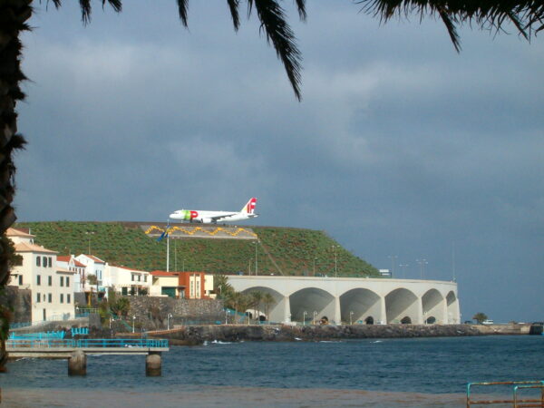 Private Transfer: Santa Cruz to Lisbon Airport