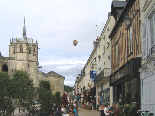 Private Transfer: Chartres to Amboise
