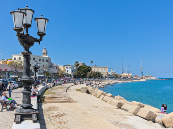 Private Transfer: Bari Airport to Taranto