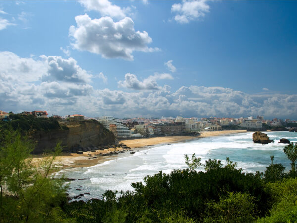 Private Transfer: Biarritz to Toulouse Airport