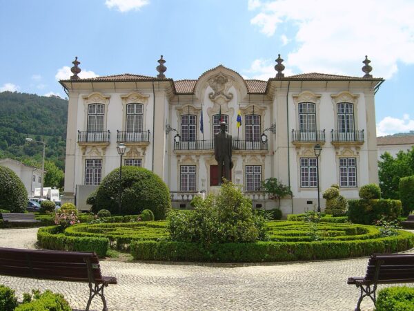 Private Transfer: Lousa to Lisbon City Center