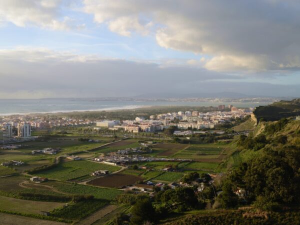 Private Transfer: Lisbon Airport to Caparica