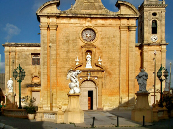 Traslado privado: origen Balzan, destino Aeropuerto Internacional de Malta