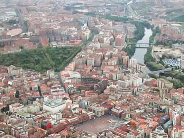 Private Transfer: Valladolid to Madrid Airport