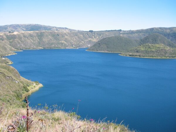 Privattransfer: Laguna Cuicocha – Internationaler Flughafen Quito