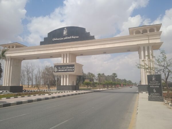 Transfert privé : 10Th Of Ramadan City → Aéroport international du Sphinx