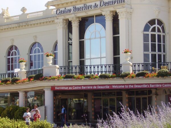 Private Transfer: Deauville to Paris Charles De Gaulle