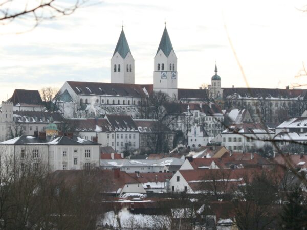 Private Transfer: Freising to Prague Cz