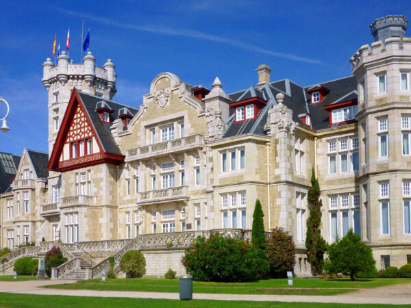 Private Transfer: San Sebastian to Santander