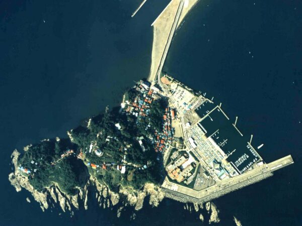 Private Transfer: Kansai International Airport to Enoshima