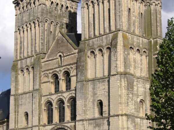 Private Transfer: Le Mans to Caen