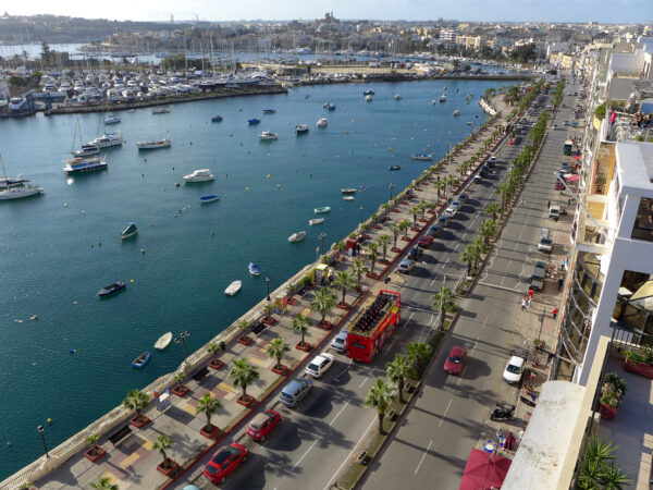 Traslado privado: origen Cirkewwa Ferry Terminal, destino Aeropuerto Internacional de Malta