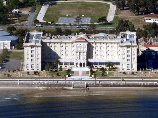 Traslado privado: origen Montevideo, destino Piriápolis