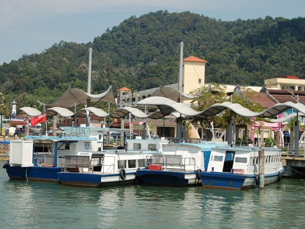 Traslado privado: origen Aeropuerto Sultan Abdul Aziz Shah, destino Lumut