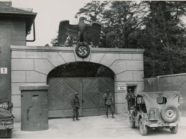 Private Transfer: Dachau to Prague Cz