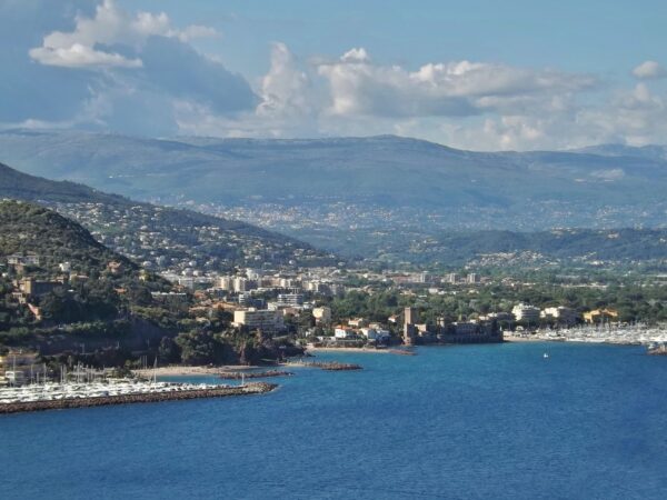 Private Transfer: Mandelieu La Napoule to Nice Airport
