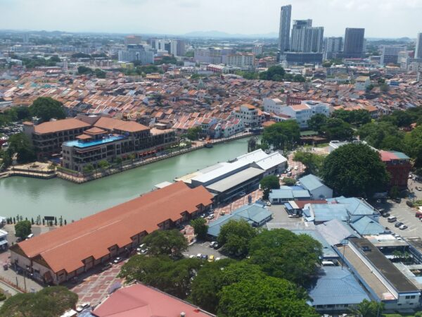 Traslado privado: origen Aeropuerto Sultan Abdul Aziz Shah, destino Malaca