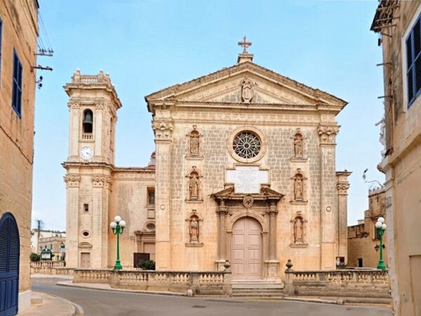 Traslado privado: origen Attard, destino Aeropuerto Internacional de Malta