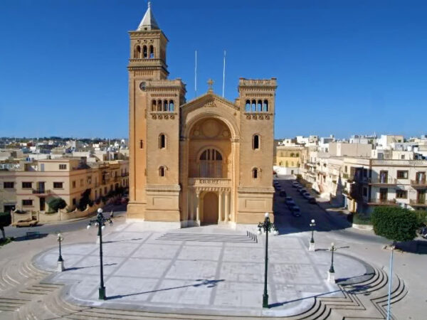 Traslado privado: origen Birzebbuga, destino Aeropuerto Internacional de Malta