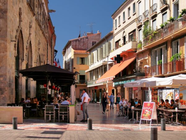 Private Transfer: Barcelona Airport Es to Perpignan