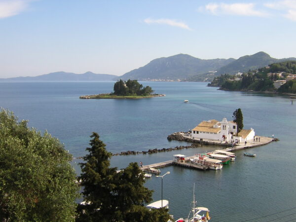Transfer privado entre Aeroporto Internacional de Corfu e Roda Corfu
