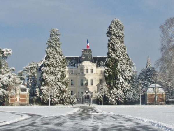 Private Transfer: Lyon Airport to Annecy