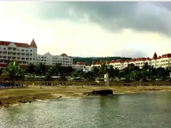 Private Transfer: Runaway Bay to Norman Manley International Airport