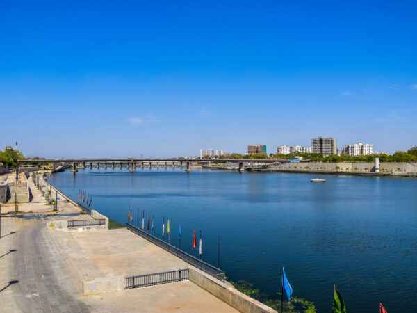 Transfer privado entre Ahmedabad e Aeroporto Internacional Chhatrapati Shivaji Maharaj