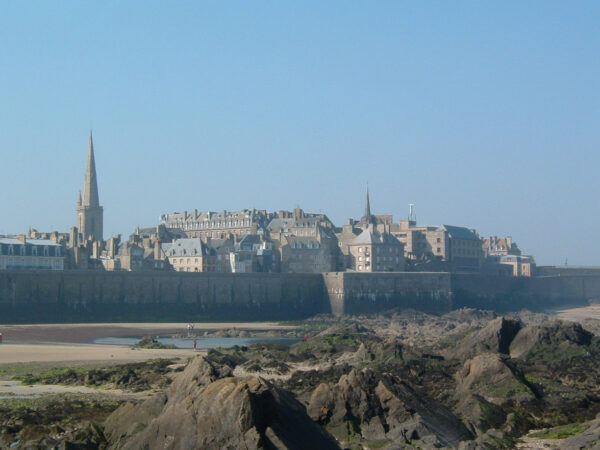 Private Transfer: Saint Malo to Auxerre