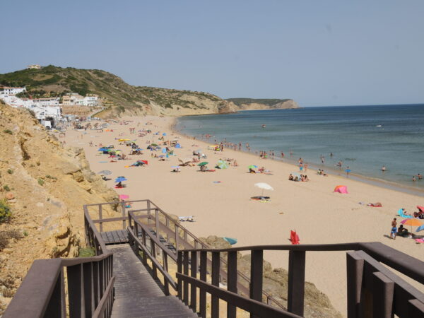 Private Transfer: Salema to Lisbon Airport