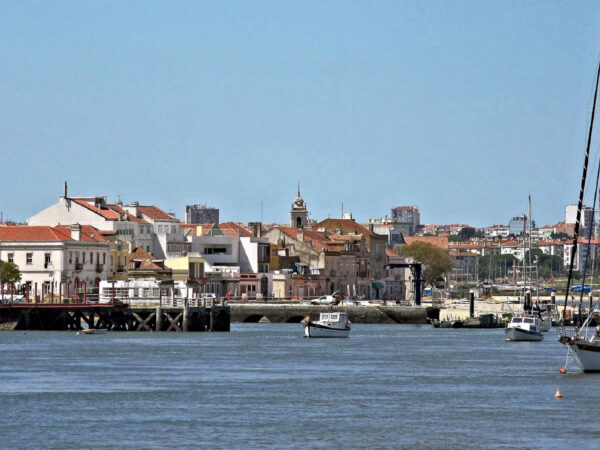 Private Transfer: Funchal to Seixal
