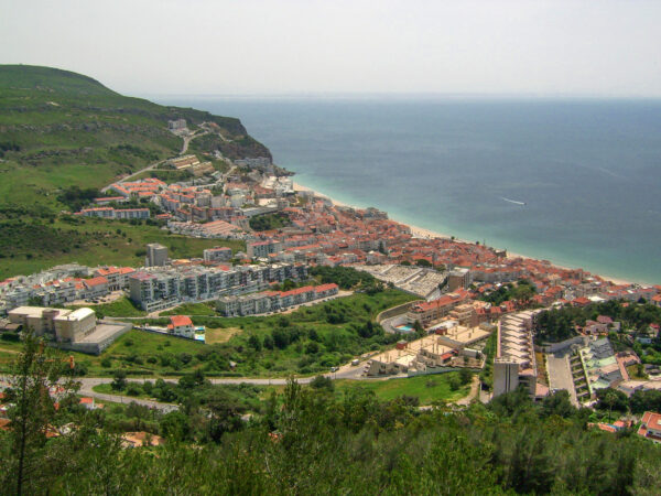 Private Transfer: Sesimbra to Lisbon Airport