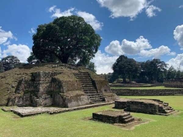 Private Transfer: Puerto Quetzal to Iximche