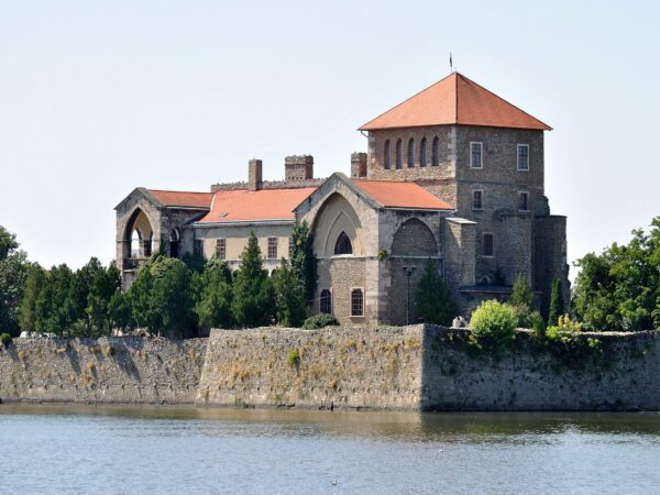 Private Transfer: Budapest to Tata