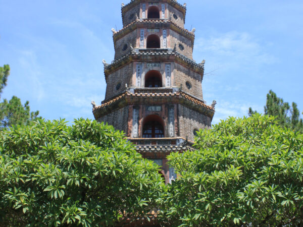 Private Transfer: Hanoi International Airport to Perfume Pagoda