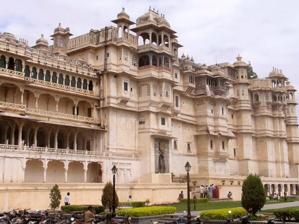 Transfer privado entre Ahmedabad e Udaipur