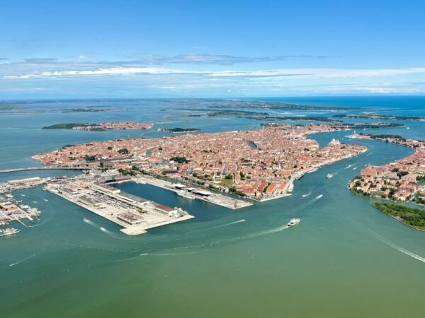 Private Transfer: Como to Venice