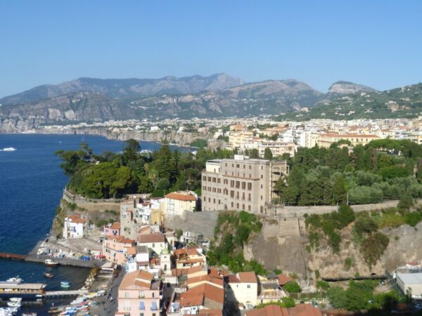 Private Transfer: Bari to Sorrento