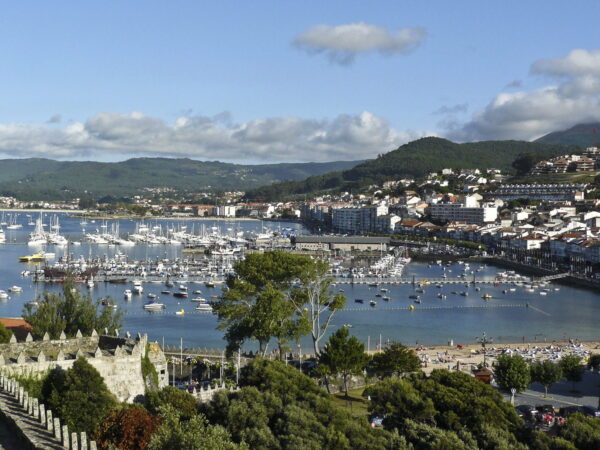 Private Transfer: Baiona to Lisbon Airport Pt