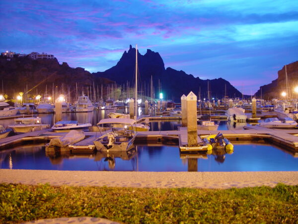 Private Transfer: La Paz International Airport to San Carlos Mexico