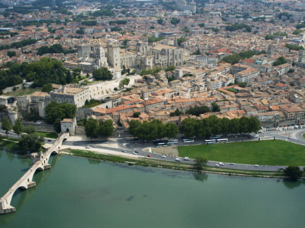 Private Transfer: Lyon Airport to Avignon
