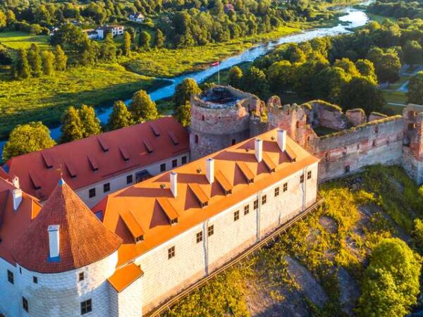 Traslado privado: origen Cesis, destino Riga