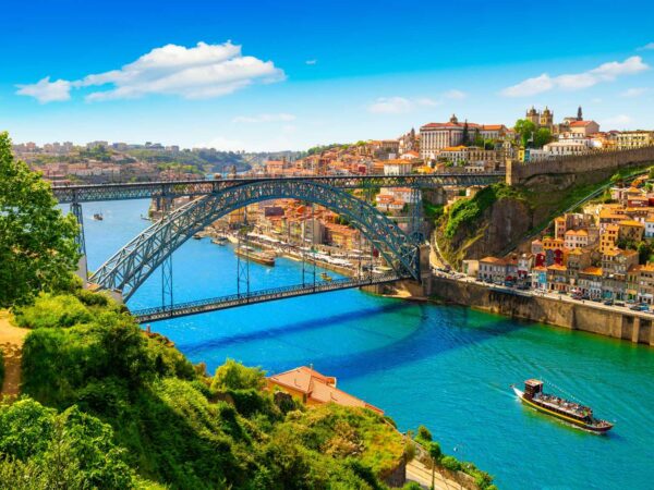 Private Transfer: Santiago De Compostela Es to Samodaes