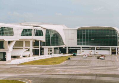 How to avoid airport taxi overcharging and scams
