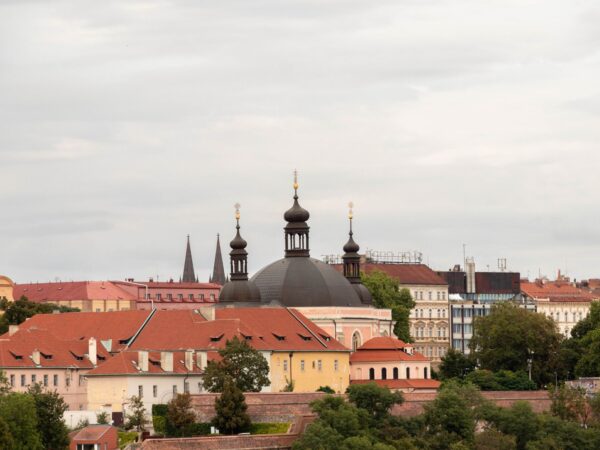 Traslado privado: origen Aeropuerto Václav Havel de Praga, destino Hradec Králové