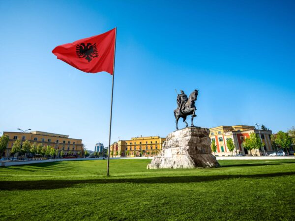 Transfert privé : Gjirokaster → Tirana